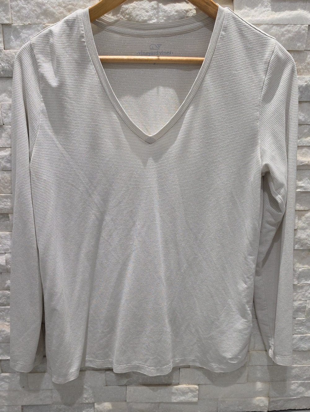 Vineyard Vines Women's Light Gray V-Neck Long Sleeve Top